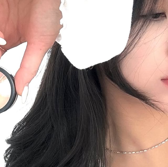 @ji_mmnin on Instagram: "#광고 연말 모임이 잦은 12월❄️ 무결점 베이스 메이크업을 위한 “더샘커버퍼펙션트리플팟컨실러”로 메이크업 완성도를 높여보자구요💯🩷 트리플 컨실러는 총세가