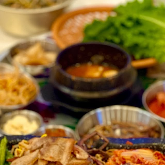 지 현 ᴊɪ ʜʏᴜɴ on Instagram: "#협찬 오늘 하루종일 비왔어서 왠지 모르게 피곤피곤..😱 그래서 짝꿍이랑 꼬기로 체력 보충하깅! 집 근처에 가성비 좋은 냉동 삼겹살집이 있어서 오픈하자마