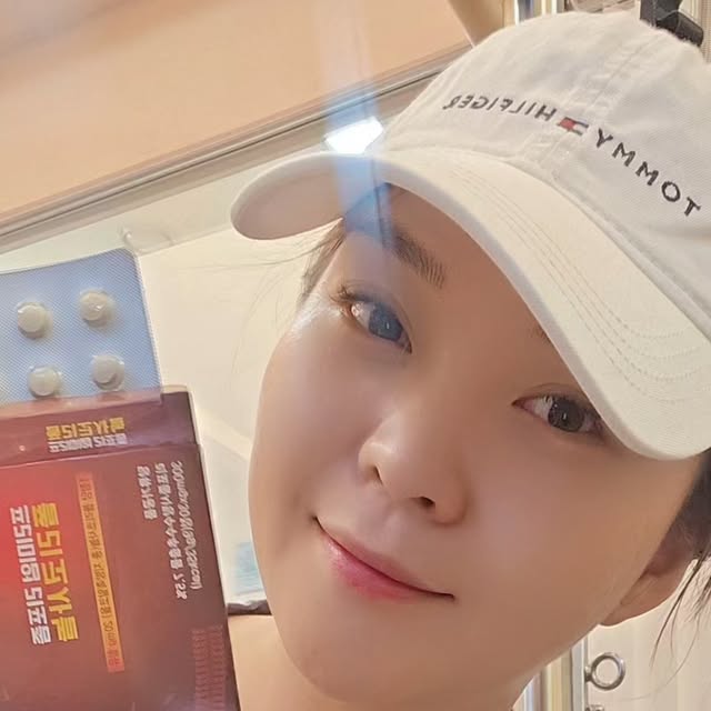 Yun Heesun on Instagram: "#협찬 #광고 #상아제약 #리포좀 #폴리코사놀 #리포좀폴리코사놀 @sanga_pharm

육류, 탄수화물 위주의 식사, 불규칙하고 기름진 식사 많이 한다면,
상아제약 프리미엄 리포존 폴리코사놀❗️

✔️언제 어디서나 간편하게 휴대가 편한 개별 포장 
✔️ 섭취하기 좋은 8mm 사이즈로 하루 1정 
✔️ 나토배양물분말 함유 +  높은 흡수율을 자랑하는 리포좀 제형 기술적용 
✔️ 100% 사탕수수에서 잔류용매 걱정없이 안전하게 추출한 원료 
✔️ 폴리코사놀 함량 순도 90% 이상 - 
✔️ 아시아 로하스 인증 기업 선정된 상아제약 주식회사가 제조라 든든

👉소곤소곤👈
상아제약과 한국리포좀의 MOU 합작으로 탄생된
 '상아제약 프리미엄 리포좀 폴리코사놀' 
https://naver.me/xprfPxAt

#레이델 #혈행개선 #건강스타그램 #혈행영양제 #닥터린 #혈행개선영양제 #건강 #혈행건강"