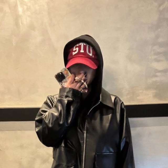 @nataeyi on Instagram: "#광고 @1rony9orno_official 
저는 투웨이지켓을 굉장히 좋아하는데요
비건 래더자켓으로 부드럽고 편하게 입기 좋아용
지금 무신사에서 무려 72% 할인중 ‼️❤️‍🔥

#아이러니포르노화이트라인 #IRONYPORNOWHITELINE
 #레더자켓 #JACKET #LEATHERJACKET #SUEDEJACKET"