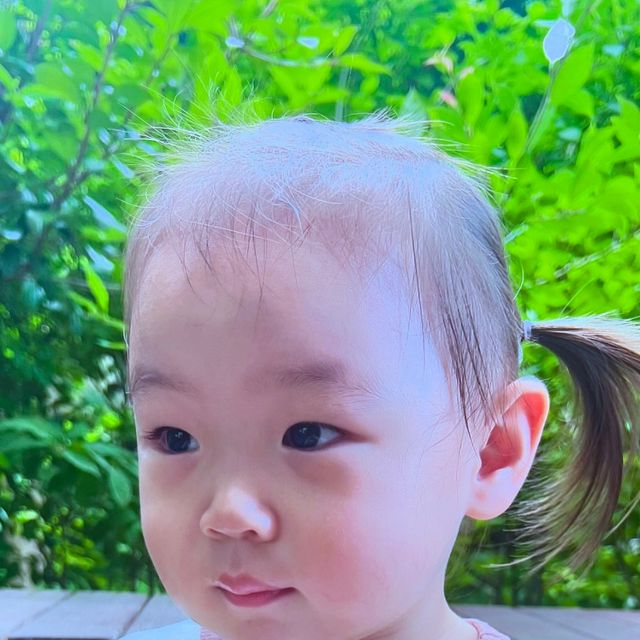 Moon on Instagram: "#광고 [위더스락] 배배쓰담 비타민d 드롭 1박스(6개월)

아기부터 학생까지 🧙

무색, 무취, 무맛, 액상타입 비타민D 💁🏻‍♀️

하루 한 번 한 방울로 하루권장량 섭취 끝 🧚‍♀️

흡수는 빠르게 섭취는 편하게 🙋🏻

맛이 느껴지지않아 아이에게 먹이기 좋아요 👶🏻

물에 타서 먹이니 비타민 먹이기 너무 간편하고 쉽네요 🤡

고마워요 또 봐요 @withuslac_official 

#광고#배배쓰담#신생아비타민D#아기비타민D#키즈비타민D#어린이비타민D#비타민D드롭"