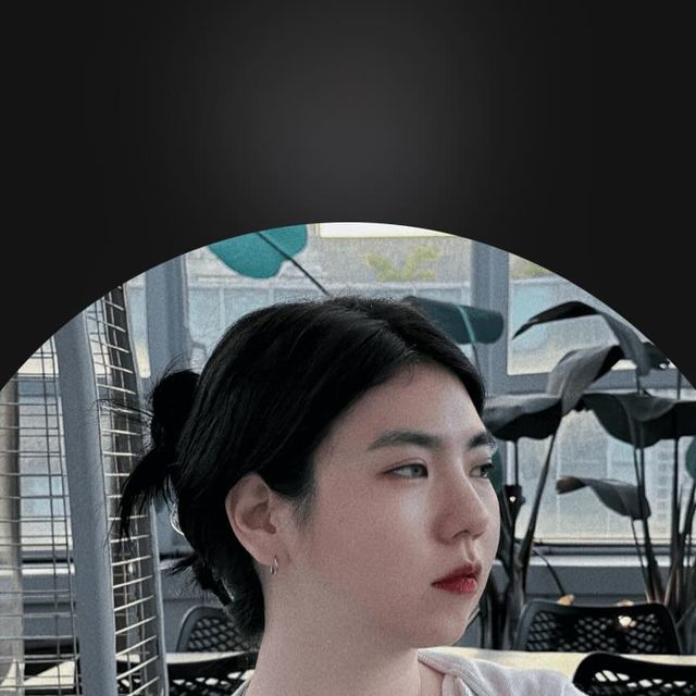 윤영지 on Instagram: "#광고 제 3의 소셜미디어가 될 것 인가!!
새로운 소셜미디어 어플이 있어서 사용해 봤어요:)프로필 설정하고 다른 사람들에게 소개해주고 싶은 나만의 장소, 맛집, 카페, 네일샵, 헤어샵 등 다양한 분야를 추천해 줄 수 있는데요~!

가장 좋은 점은 기존 소셜미디어에서는
장소를 넣고 싶은데 등록된 장소가 없을 때
직접 등록하려면 며칠의 시간이 소요되었는데
해당 어플은 바로 주소를 입력해서 생성하면 되니깐 너무 좋아요!!😆😆

탐색을 누르면 어플 내에
다른사람들의 게시물을 볼 수 있고
여러 가지 정보를 얻을 수 있는 점에서 완전 추천😉

#금일봉#돈이되는SNS#내구역에놀러와#vriping#앱테크"