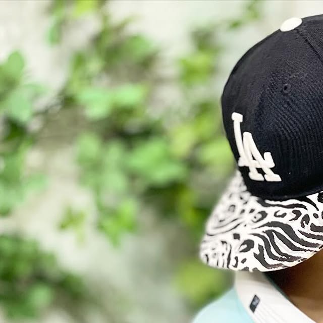 육아인플루언서 씩씩한다둥이맘 on Instagram: "#광고

“애 셋 데리고 여름 외출하는 거... 
그건 거의 퀘스트임”
근데 이거 하나로 
진짜 여름 레벨 업 했다니까요?🔥

✔️ SMIRIA 넥풍기
목에 거는 넥밴드형 선풍기인데,
 양손 자유로운 게 제일 짱!

애가 갑자기 ”물 줘“, ”손 닦아줘“, ”땀 닦아줘“ 할 때도
엄마 손은 이미 자유~ ✋✋

바람은 무려
저소음 8단3계로 조절 가능하고
풍량 빵빵 + 소음 거의 없고 + 무선 충전까지

밖에서는 물론,
집에서 설거지할 때, 화장할 때, 드라이할 때도
이젠 넥풍기 없이는 못 살아… 진심이야💨

진작 살걸! 
매년 여름 덥다고 짜증내던 내가 아니야

다만 -_- 간지난다고 
아드님이 바로 스틸해가심 
엄마꺼 하나더 쟁여야지 호호호 

📦 쿠팡배송으로 총알같이 받았고
디자인도 깔끔해서 어디서나 찰떡🖤

육아 중 여름 더위에 지친 엄마들/아이들
이거 하나면 여름이 견딜만해져요 진짜루!
https://www.coupang.com/vp/products/8771653702?vendorItemId=92507388187

#SMIRIA넥풍기#SMIRIA선풍기#넥풍기#넥밴드선풍기
#목걸이선풍기#선풍기#선풍기추천#휴대용선풍기#충전식선풍기

 @smiria_official"