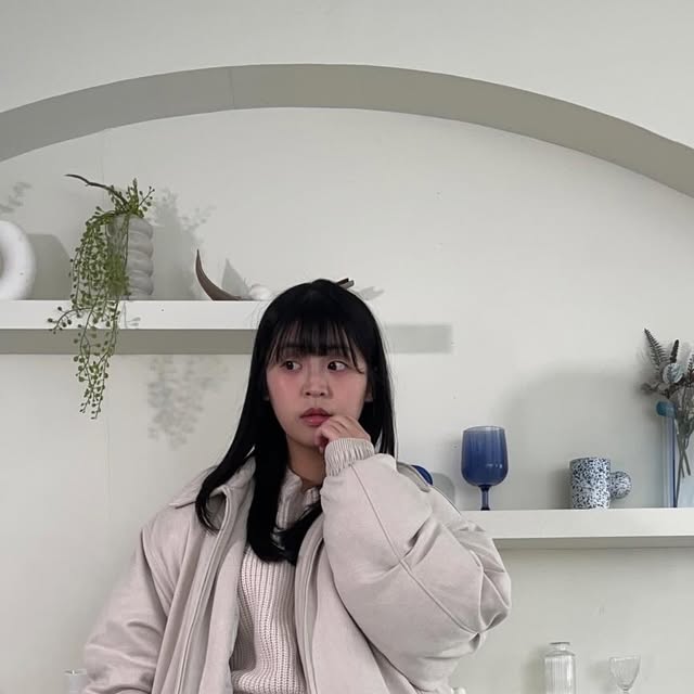 오지연 on Instagram: "#협찬 @standarderror_official 

스웨이드 패딩으로 따뜻한 겨울나기 🫧
입체적인 벌룬핏에 투웨이 지퍼로 다양한 연출이 가능하다구요!

#스탠다드에러  #STANDARDERROR #남여공용패딩 #패딩 #패딩점퍼 #스웨이드패딩 #오버핏 #헤비아우터 #아우터 #스웨이드 #데일리룩 #패당추천  #Padding"