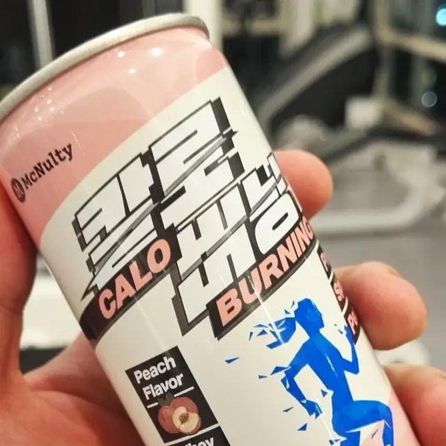 맛집코리아 가이드!🔍 on Instagram: "오늘의 제품은~~ <맥널티 칼로버닝 프로틴 스파클링 복숭아, 오렌지> ⠀ 👉대표메뉴 맥널티 칼로버닝 프로틴 24캔 27,900원 👍 ⠀⠀ 👉주소 맥널티 공식 자