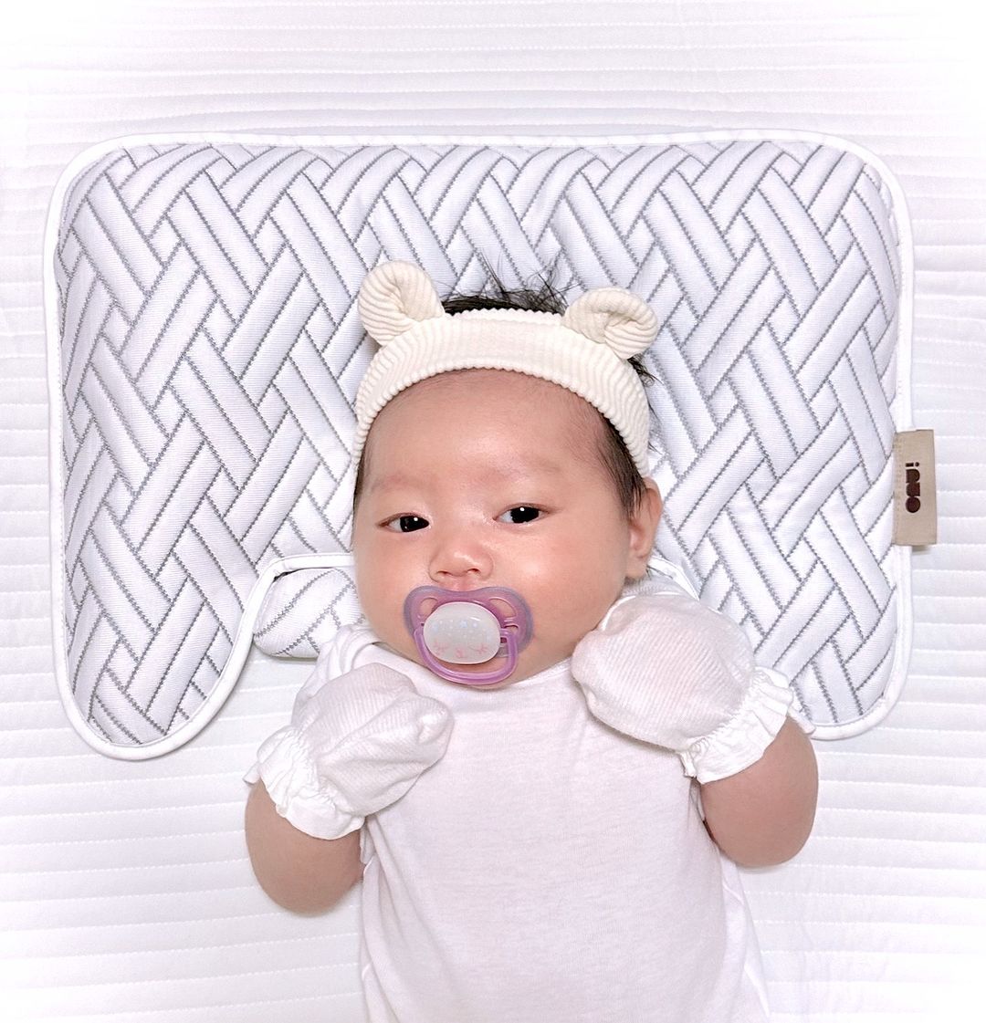 ཻ♡ 해피유니 | #광고 | @inuo_inuo 누워있는 시간이 대부분인 아기들의 두상을 위한 아이누오베개👶🏻 단두증과 사두증 진단을 받고 힘들어하는 아이를 위해 아빠가 직접 만든 베개로 아이들의 두상을 바로잡아주고 성장발달에 가장 중요한 경추를 잘 지지해… | Instagram