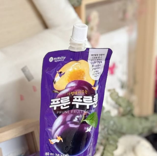 bandaltokki X jjunively on Instagram: "#광고 @mcnultybio_official #맥널티바이오
가볍게 비우는 푸룬 푸루룬 💜

요새 속이 더부룩하고 묵직해서 찾아보던 중 푸룬 푸루룬을 알게 되었다. 배변 활동에 도움을 주는 푸룬 농축액+솔비톨+락추로오스+난소화성말토덱스트린의 더 강력하고 빠른 극강의 비움 레시피로, 칼로리 56kcal, 당류 2.7g밖에 되지 않아 부담없이 먹을 수 있다. 많이 달지 않으면서 먹기 좋은 상큼달달 푸룬맛이며 언제 어디서나 뚜껑만 열어 간편하게 마시는 파우치 타입이라 좋다. HACCP 인증 획득한 제조시설에서 생산하여 믿을 수 있고, 실제로 복용해보니 화장실을 시원하게 갈 수 있게 되었고 확실히 아랫배가 가벼운 느낌이다.
.
.
#가볍게비우는푸룬푸루룬 #푸룬푸루룬 #푸룬주스 #푸룬 #식이섬유많은음식 #푸룬주스효과 #섬유질많은음식 #푸룬건자두 #쾌변 #변비에좋은과일 #서양자두 #푸른주스효과"