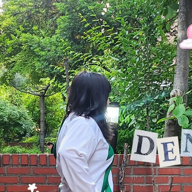 쿸소 on Instagram: "#광고 @standarderror_official

스탠다드에러 87-STAN160 
캣샌드 워싱 빈티지 스티치
와이드 데님팬츠 빈티지블루💙

허리부터 밑단까지 자연스럽게 떨어지는 와이드한 핏으로, 살이 찌고 떨어진 제 자신감 자존감 챙겨주는 팬츠에요.

무엇보다 입고 움직일때 터치감이 부드럽고 견고해 데일리 출근템으로도 너무 편안해요.

#스탠다드에러 #STANDARDERROR #남여공용팬츠 #데님 #데님팬츠 #팬츠 #바지 #와이드바지 #워싱팬츠 #와이드팬츠 #데일리룩 #바지추천 #DenimPants #Denim #Pants"