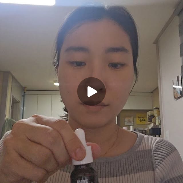 김민희 on Instagram: "#광고

나인블랑~♥

나인블랑 영국산 순수비타민C 23.5% 기미 앰플이라고 하더니
처음 발랐을때는 살짝 따끔~ 
피부 틈새로 비타민이 들어가는 틈새 활성 반응!
자기전에 꾸준히 바르니 칙칙했던 피부가 굉장히 맑아졌어요!

#나인블랑 #9BLANC #비타민C앰플 #기미앰플 잡티앰플 미백앰플 영국산비타민C  순수비타민C 속광앰플 홈케어 스킨케어추천 따가워야진짜다"