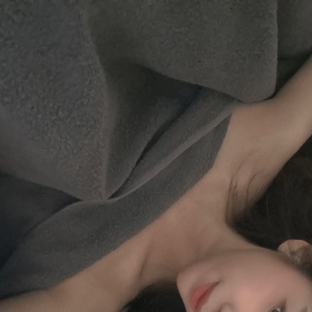 Jenny . 제니 on Instagram: "요즘 건조하고 탄력이 떨어지는 피부때문에 #방배동피부관리 센터를 찾아보다가 여배우들이애정하는제네틱관리(기기관리전문제이알센터)가 유명하다고해서 방문해