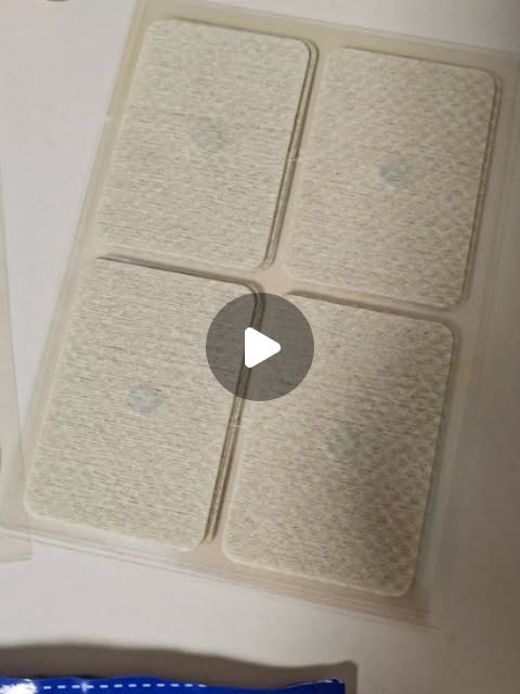 주주파파😘 on Instagram: "#광고#근육관절패치

와! 🤩 드디어 찾았다! 손가락 관절 뻐근함 탈출템! 🙌
최근 설거지할 때나 📱폰 좀 오래 잡았다 싶으면 손가락 마디마디가 🥺 뻐근해서 자꾸 주무르느라 바빴거든요. 
근데 류마픽스 마그네핏 패치 써보고 신세계 경험 중이에요! ✨

이거 진짜 꿀템 인정입니다! 🍯 
작은 자석 패치인데 그냥 톡! 붙이면 끝! ✌️ 
붙였는지도 모를 만큼 티 안 나고 얇아서 일상생활 중에도 움직임이 너무 편해요. 
특히 손가락이나 손목처럼 작은 관절 부위에 딱 맞게 붙는 점이 최고! 👍

붙이고 나면 움직일 때마다 🌟은근~한 자극🌟이 느껴지는데, 이게 바로 600가우스급 고출력 프리미엄 자석의 힘인가 봐요! 💪

평소에 💻 컴퓨터 작업 잔뜩 하거나 집안일 몰아 하는 날은 저녁에 손이 퉁퉁 붓는 느낌이었는데, 이거 붙이고 있으면 왠지 모르게 관절이 사르르~ 풀리는 기분이 들어요. 😌

최대 48시간까지 오래 지속되니까 한번 붙여두면 이틀 동안은 손가락 걱정 뚝! 
식약처 인증 2등급 공식 의료기기라니 믿음직!

솔직히 전에는 쉴 새 없이 손 주무르기 바빴는데, 요즘은 그럴 필요가 훨씬 줄었어요! 
덕분에 하루가 훨씬 가벼워진 느낌!
손 많이 쓰는 분들, 저처럼 자주 뻐근함 느끼셨다면 이거 꼭 한번 써보세요! 진짜 강추템이에요! 💖
.
.
.
.
#류마픽스마그네핏패치 #손가락관절 #손목통증 #관절케어 #꿀템발견 #600가우스 #식약처인증 #일상템 #주부필수템 #컴퓨터작업필수"