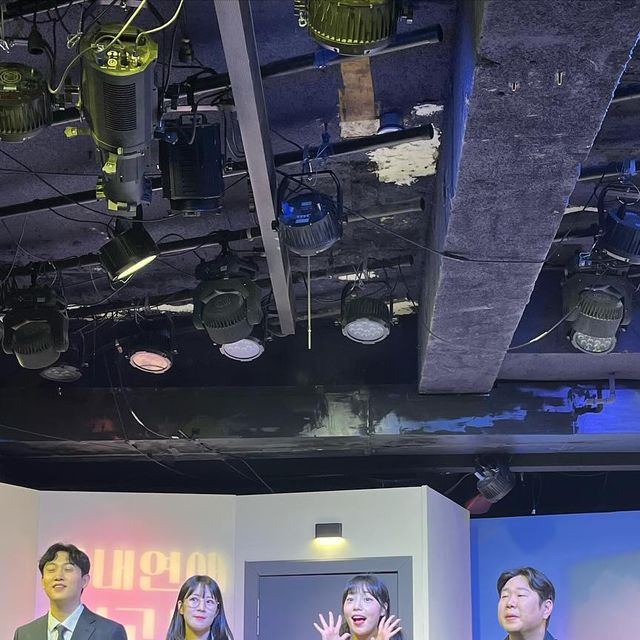 Every memory matters on Instagram: "아버지랑 추억만들러 온 대학로 공연 사내연애보고서! 처음에는 웃겨서 빵 터지고 그랬는데 막판에 감동받아서 눈물 훔치기 정신없었네요~🙌🙌

아버지도 첫 연극관람인데 너무 재밌다고 만족스러워 하시네요:)

친구나 연인이랑도 좋지만 가족끼리 보기에도 재밌는 로맨틱 코미디였어요🥰🥰🫶 특히 요즘 젊은 세대들이 공감할만한 내용과 소재여서 더 공감이 많이갔던.. 내 얘기 아닌가 하고 몰입하고 봤어요~ 배우분들도 연기력 넘 좋으시고 미남미녀셔서 더 집중이 잘됐던 것 같아요!

좋은 추억 남기고갑니다✨✨🧚‍♀️🧚‍♀️

#광고 #혜화연극 #대학로연극추천 #연극추천 #대학로공연 #연극후기 #연극 #사내연애보고서 #대학로연극 #연극데이트 #대학로연극"