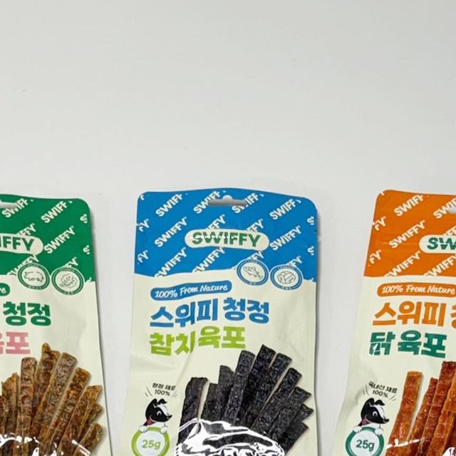 @sweethouse87 on Instagram: "#광고 퇴근하자 마자 하루종일 입 심심햇던 댕댕이들 간식대령 햇어여 좋은 원료로 만든 제품이라 급여할때 불안하지 않아서 좋아 댕이들 음식은 제가 먹는 것 보다