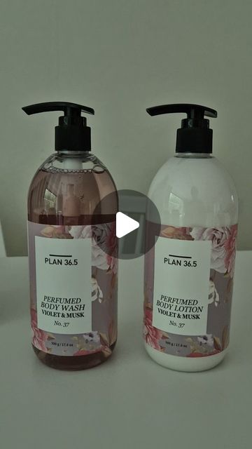 뚜뜨 on Instagram: "#광고 향기로운 것들을 좋아해서 저는 늘 향이 좋은 제품들을 찾는데요, 이번에 제대로 된 제품을 찾았답니다 :) 향수를 뿌린듯 향기가 은은하게 지속되는 퍼퓸드 바디케어 세트 !! 아이들과 같이 사용할 제품으로 에코서트 인증성분으로 홈스파 케어를 즐길수가 있어요, 부드럽고 풍성한 거품이 산뜻하게 피부 노폐물을 클렌징해주니까 ~~` 알란토인 성분과 식물성 줄기세포, 에델바이스 캘러스 추출물이 민감한 피부를 보호해준다고해요 ! 무엇보다 명품 L사 향수를 저현한 향이 건조함과 미세먼지로 지친 피부와 마음에 활력을 더해주어요 ! 실제로 사용해보고 만족한 바디케어 ! 달콤한 체리향과 아이리스 꽃향기 그리고 달콤한 바닐라와 통카빈이 어우러져 바이올렛머스크 향기가 나니 향기에 민감하신분들은 주목 !! 찐추천 ! #바디케어 #홈스파 #plan36.5 #바디워시 #주름개선 #바이올렛 #살냄새 #바스칸바이오제약"