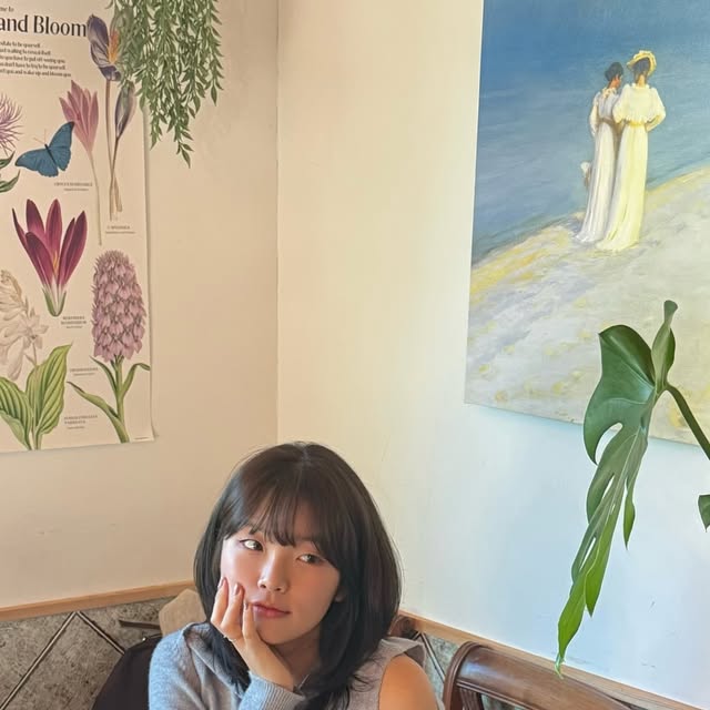윤슬 YOON SEUL on Instagram: "#광고 
견고한 내구성 원단으로 한 겨울에 히트텍 껴입고 입어도 너무너무 편안한 #스탠다드에러 ✨
캣 브러시 워싱 기법으로 후드티나 기본티에 입어도 밋밋하지 않은 코디 가넝-☘️

 #데님팬츠 #빈티지팬츠 #남여공용팬츠"