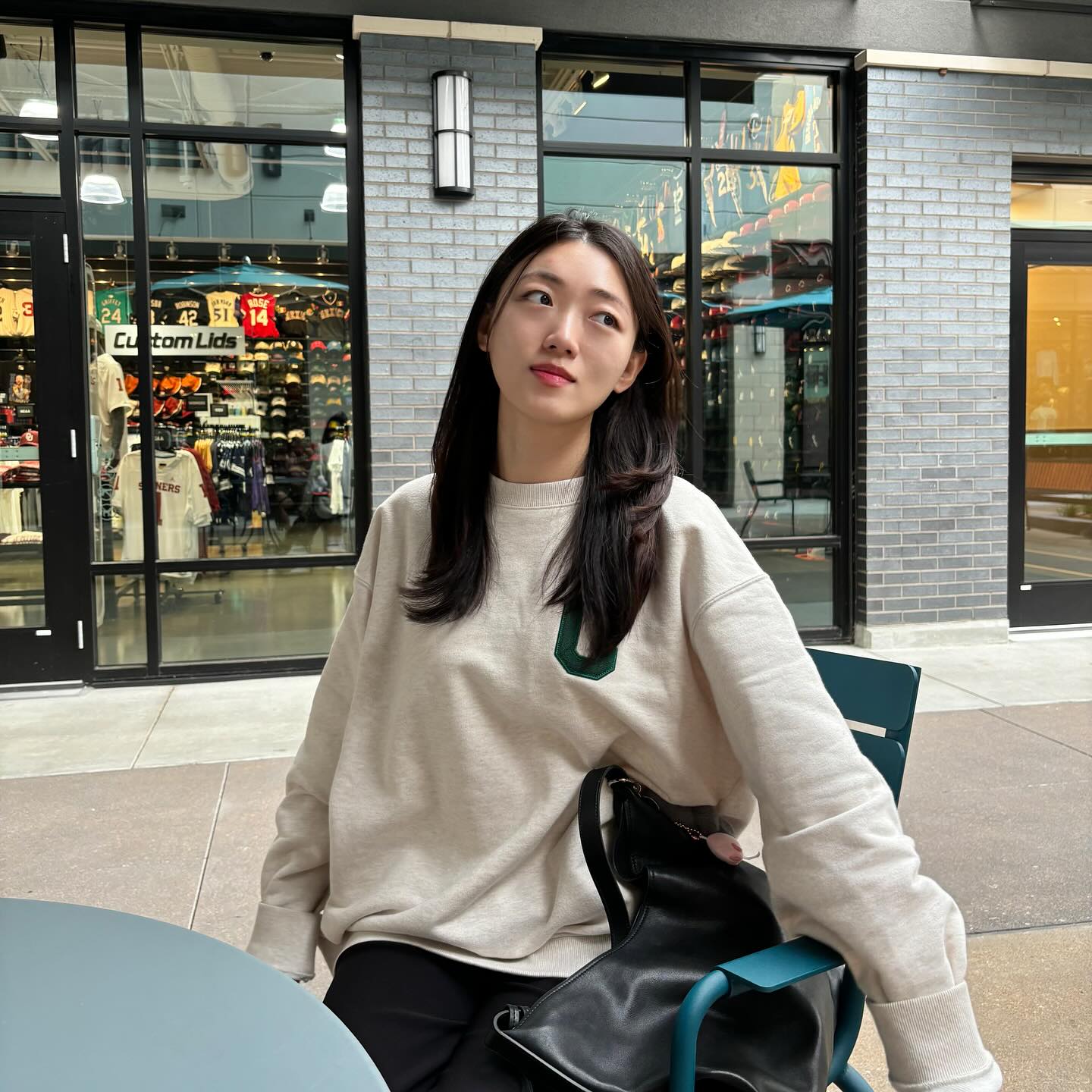 이마에 왕모기 물리고, 비행기 2번 못타고,
갑자기 추워져서 오빠옷 입고 아울렛 놀러오기🛍️

#여행 #여름휴가 #America #Oklahoma #Tulsa