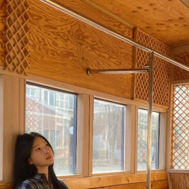 yyee.oonn on Instagram: "#광고 3월을 보내며 몸도 마음도 한층 가벼워졌다 이것은 바로 봄이 오고있다는 기분 좋은 신호! 따땃해진 날씨만큼 두께감이 얇아 가볍게 착용하기 좋은 스탠다드에러의