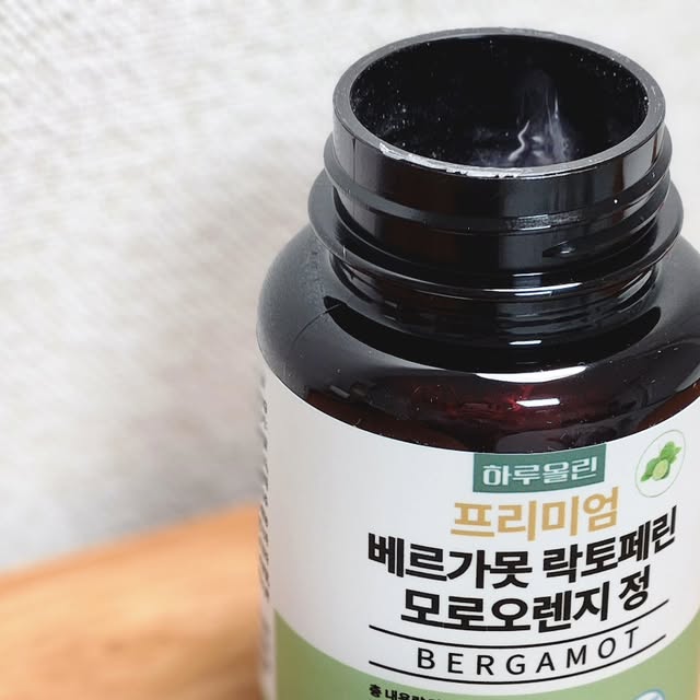 왕설탕 on Instagram: "#광고#고함량#다이어트#체중감량#지중해식단#건강관리#베르가못추출물#베르가못폴리페놀#체지방관리#체중관리#하루올린#베르가못#모로오렌지

요즘 다이어트와 운동을 시작하면서 체중관리에 더 도움을 받고자 하루올린의 베르가못 락토페린 모로오렌지 정을 복용하기 시작했어요. 

요즘에는 그저 운동과 식단만으로 다이어트를 하는 시대가 아니라 효율적인 체중감량을 위해서 지중해사람들의 비결이라는 베르가못이 인기라 저도 먹기시작했는데 
락토페린과 모로오렌지까지 포함되있어서 더 효과적인것 같아요. 
하루한알만 먹으면되고 알약크기도 작아서 거부감없이 시작할수 있어요.

✅폴리페놀을 풍부하게 함유하고 있는
프랑스 원산지 베르가못 9000mg 함유
✅안토니아신, 헤스페리딘, 비타민C를 다량 함DB 
✨ 이탈리아 모로오렌지 10800mg 함유
✅호주에서 온 순도95%이상 순수락토페린 함유
✅안전성 인증완료 / 식약청 인증

@haru.olin
https://smartstore.naver.com/jnpcom1058

#베르가못 #모로오렌지 #다이어트 #체지방관리#콜레스테롤#혈당관리#식약청인증, 지중해식단 #고함량#베르가모트#체중관리#다이어트식단#다이어트보조제#bergamot#식단관리#건강관리#베르가못폴리페놀#베르가못추출물"