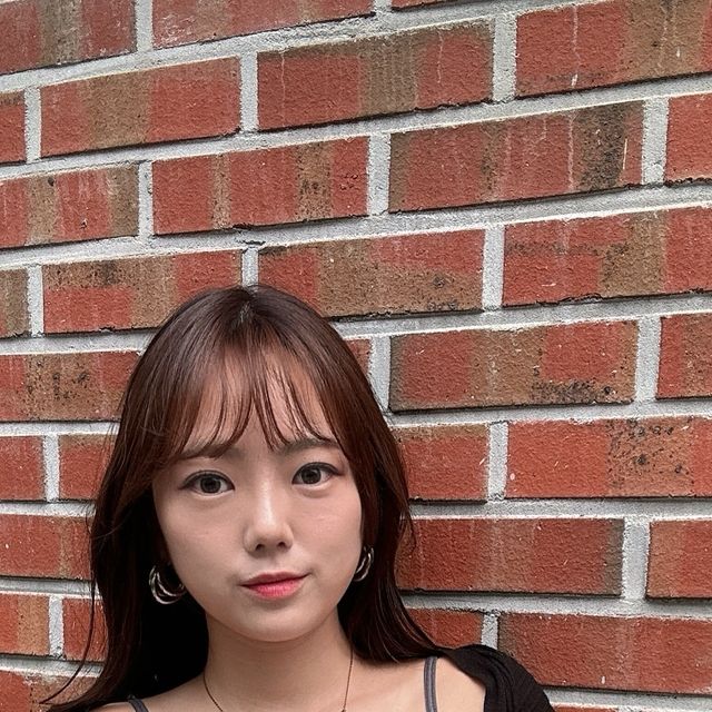 @yul_1314 on Instagram: "#제품제공 매일 손이 가는 마른파이브 쉬어브라탑 🎵
이거 컬러별로 하나만 있으면 이너 끝! 위이 가디건 하나 걸치고
외출하면 너무 예쁘고 편해요~

모달과 폴리우레탄 혼방으로 신축성이 좋아서 밀착되는고 
허리선에 딱 맞물리는 기장으로 말려올라가지 않는 안정감으로 
착용감이 좋아서 이너로 최고!! 

여름에 더운데 갑갑한 브라입기 싫은데, 가슴곡률에 맞게 제작된 
내추럴 쉬어 볼륨패드가 들어있어 브라없이 편하게 입을 수 있어요. 

✔️브라내장캡 브라 
✔️가볍게 착 감기는 부드러운 소재와 밀착력
✔️부유방 커버 암홀 라인 
✔️반크롭기장 
✔️컬러 에크루, 피스타치오그린, 세레니티블루, 퍼플로즈

#광고#이너웨어#언더웨어#빅사이즈속옷#편한속옷#여름코디#마른파이브나시#브라캡나시#여름속옷#마른파이브캡나시#마른파이브속옷#캡나시#나시코디#속옷추천#여성속옷#마른파이브#모달나시#모달속옷#브라탑 #모델 #model"