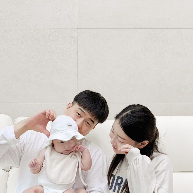 떠영이 (임신,육아 릴스 전문) on Instagram: "🤍
첫 외박 성공적 🫶🏻 근데 왜이렇게 피곤하냣 ㅎㅎㅎ
보자보자 해놓고 드디어 만난 건이네♡
단체사진 찍는디 건이 우는거 보고 깔깔거리고 웃던 솜이
진짜 T 맞나봐 ... 엄빠는 F인디 ㅋㅋㅋㅋ
그림체가 너무 다른 솜건 너네 너무 귀여워♡♡♡
마지막 사진은 웃겨서 ㅋㅋㅋㅋㅋㅋㅋㅋㅋ
담엔 앉을 수 있을때 만나용 🙈🩷

#가족여행 #아기랑여행 #4개월아기 곧 #5개월"