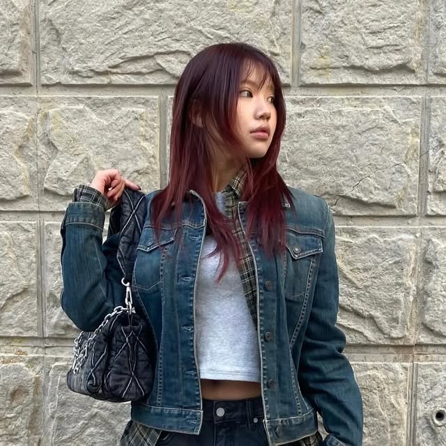 표서영 on Instagram: "#광고 @standarderror_official 벌룬핏 워싱 와이드데님 /빈티지 다크 허리부터 밑단까지 자연스럽게 떨어지는 입체적인 벌룬 핏의 데님 팬츠! 캣 워싱 작업이 되어있어 빈티지