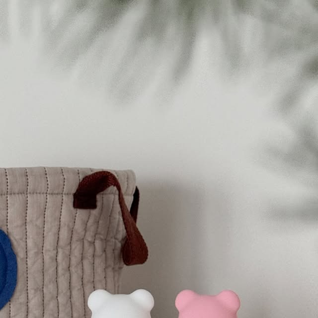 워니니홈ㅣ집꾸미기 • 육아일상 on Instagram: "#제품협찬

오늘 베스킨라빈스와 모노스마일의 콜라보 제품인 젤리곰 무드등을 픽업하러 다녀왔어요.

매장에서 실물로 보니까 생각했던 것보다 훨씬 더 귀엽더라고요.
오랜만에 로하의 젤리곰 시절도 떠오르고.. 몽글몽글해지는 마음🥹

젤리곰 무드등 임신선물로도 너무 좋을 거 같아요!

일상 속 작은 포인트가 되어줄 귀여운 무드등 찾으셨다면 모노스마일 젤리곰 무드등 추천드려요 🫶🏻

@monosmile.official 

#베스킨라빈스 #모노스마일 #젤리곰 #무드등 #곰돌이무드등 #굿즈 #사은품 #이벤트 #임신선물"