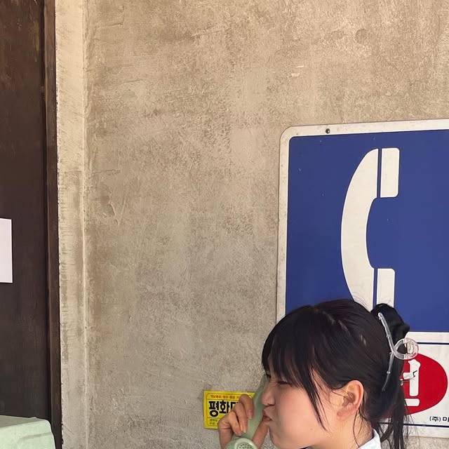 ₍ᐢ- ̫-ᐢ₎ · °🤍 on Instagram: "#협찬 지나가다가 옷 예쁘단 소리 들은 오늘🌞✨
밑단까지 쭉 자연스럽게 떨어지는 와이드한 핏 + 빈티지한 컬러감의 버뮤다 데님 팬츠 덕분이 아닐까 ..👀 @standarderror_official 

사이즈미스로 더더 커진 바지지만 오히려 좋아! 휘뚤마뚤 입을 내 여름 교복으루 찜이야👖💙

#스탠다드에러 #STANDARDERROR #남여공용팬츠 #데님팬츠 #팬츠 #바지 #와이드바지 #워싱팬츠 #버뮤다팬츠코디 #반바지 #여름코디 #데일리룩 #바지추천 #denimpants #denim #pants"