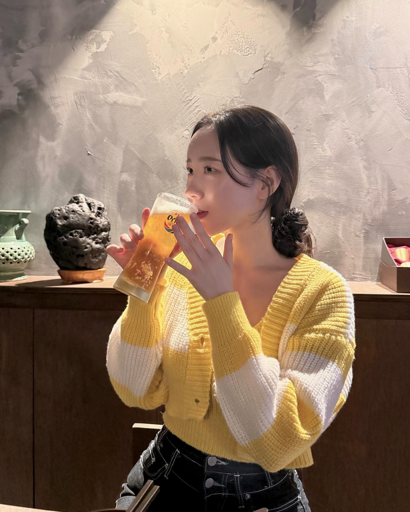 #협찬 경주 안다미로🍻
안주 종류부터 맛, 인테리어까지 사잡은 곳💝
핫플답게 사람도 엄청 많더라구요🤤
황리단길 최고 핫플이니 경주가면 꼭 들리기🤭🤍
영업시간 : 16:30~03:00 (L.O 02:00) / 휴무 유동적 
위치 : 경북 경주시 원효로52번길 10 (노서동) 
-
#경주 #안다미로 #경주맛집 #경주황리단길술집 #황리단길술집 #경주황리단길맛집 #황리단길맛집 #경주터미널맛집 #경주터미널술집 #경주핫플 #경주술집