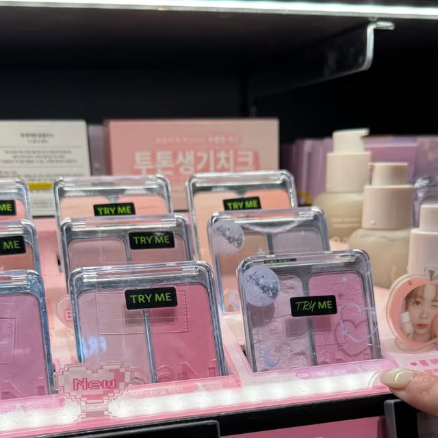 비바노크  bebanoch on Instagram: "#협찬 
 8월 올영픽 투에이엔 이벤트 너무 좋아요!!
8월 신제품 , 매가 행사 까지 신나네요!!

투에이엔 글레이즈 바운싱 틴 매가행사 
투에이멘 듀얼치크 14 러브큐 매가행사 
투에이엔 통 웨어링 파운데이 매가행사 
투에이엔 듀얼치크 09 하트 매가행사

#올영픽 
골라 담을 게 너무 좋아서 친구 선물까지 담아봤습니다 

2aN 투에이엔
듀얼라이너, 압도적 탱글 캔디광 틴트, 영롱광 하이라이터, 롱 웨어링 파운데이션 
넘넘 예쁘고 마음에 들어요!!

늦게 가면 품절 대란 예상
서두르세요!!
지금 바로 올리브영에서 득템하자구용 💗 ˖࣪｡･:*:･ﾟ★,｡･:*:･ﾟ☆ 
 #올영픽 #올리브영추천템 #올영필수템 #러브버블컬렉션 #롱웨어링파운데이션미니 #컬러플레이듀얼라이너"