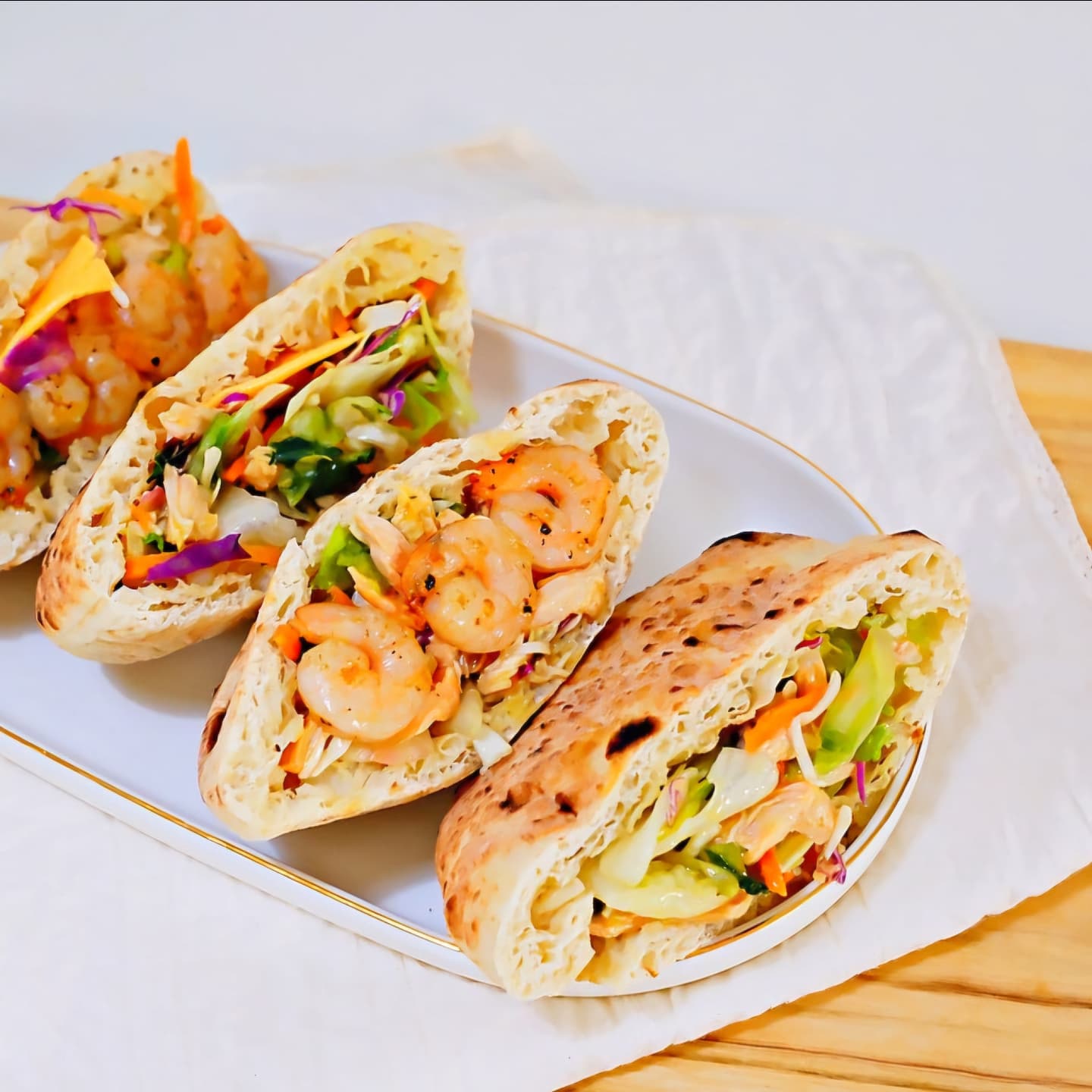 -
포켓샌드위치 만들기
피타브레드 샌드위치 레시피🥪

샐러드용 채소 소스에 버무려서 반으로 자른 피타브레드에 넣어주면 끝~
만들기도 쉽고 먹기는 더 쉬운 피타브레드 샌드위치 만들기랍니다! 빵 자체가 담백해서 어떤 속재료를 넣어도 어울릴 것 같아요. 다양한 재료들을 활용해서 포켓 샌드위치로 만들어 즐겨 보세요.

#샌드위치만들기
#포켓샌드위치
#피타브레드샌드위치만들기 
#피타브레드샌드위치레시피