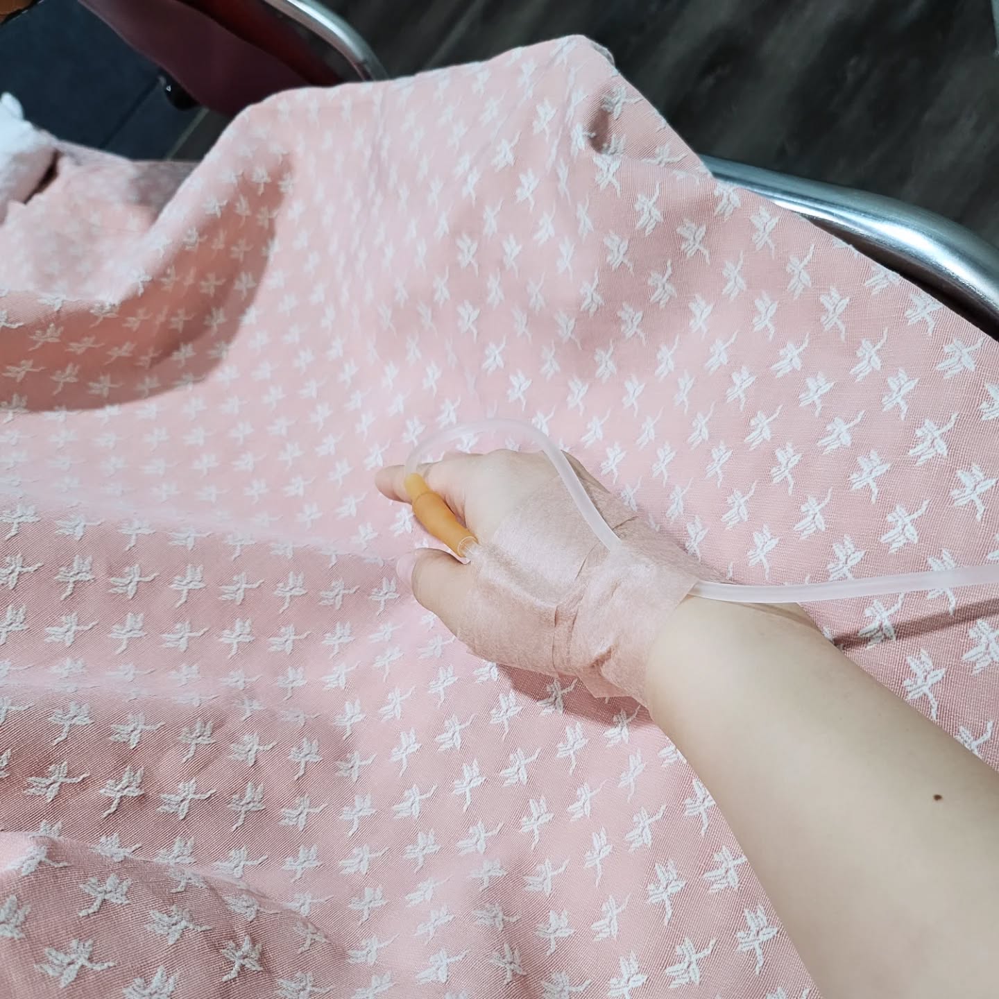 ⠀ 
무사히 넘어가나 싶었지 🥲
이제 진짜 일 안하고 눕눕할께요 ...
제발 작은 이벤트로 끝나라 🙏🏻