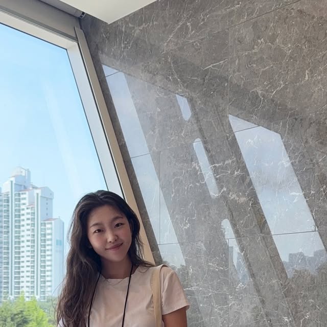벨라니 on Instagram: "유럽산 가금류에 대한 공식 기자회견에 다녀왔어요. ✏️
기자회견에 직접 참석하면서, 유럽이 왜 “고품질 식재료의 본고장”인지 체감할 수 있었답니다 ( ᵕ·̮ᵕ )
 
​•​Dariusz Goszczyński 회장님(폴란드 가금류 협회 상공회의소)의 개회사로 시작해
​•​Artur Gradziuk 주한 폴란드 대사 대리와
​•​Anna Łagodzińska 폴란드 투자무역청 주한 대표의 축사,
​그리고 이어진 프레젠테이션 발표에서는
유럽산 가금류의 엄격한 품질 기준, 동물복지, 지속 가능한 생산 방식, 그리고 한국과의 파트너십 가능성에 대해 상세히 다뤘어요.
 
유럽연합(EU)의 까다로운 기준을 바탕으로 생산된 유럽산 가금류는 위생, 품질, 동물복지, 그리고 지속 가능성까지 모두 고려되어 있더라고요. 특히 폴란드산 가금류는 다양한 동물복지 인증까지 보유하고 있어 더욱 안심이 되었어요. 🙌
 
 
✔️ 왜 유럽산 가금류가 특별할까요?
​•​최적의 pH(5.8~6.0) 덕분에 고기가 부드럽고 풍미가 살아있어요.
​•​GMO 없는 채식 사료로 키워져, 먹는 저희도 안심!
​•​CO₂, H₂S, NH₃ 등 환경 관리가 철저해서 건강한 환경에서 자란 닭이에요.
​•​적정 사육 밀도 유지 + 횃대 제공으로 스트레스도 적고, 복지까지 챙긴 사육 방식!
 
직접 시식도 해봤는데, 육질이 정말 쫄깃하고 잡내 없이 담백해서 아이들도 너무 잘 먹을것 같았어요!
이런 고품질 닭고기라면 누구에게나 자신 있게 추천할 수 있을 것 같아요. 😋
 
 

건강한 먹거리에 관심 있다면, 이번 서울푸드앤호텔 2025 박람회에서 유럽산 가금류를 꼭 확인해보세요.
여러분도 이 맛과 신뢰감, 직접 느껴보시길 바라요!!!

 
@eupoultrykorea
 
 
 

#가금류 #유럽산가금류 #폴란드가금류 #폴란드가금류협회 #동물복지 #닭고기"