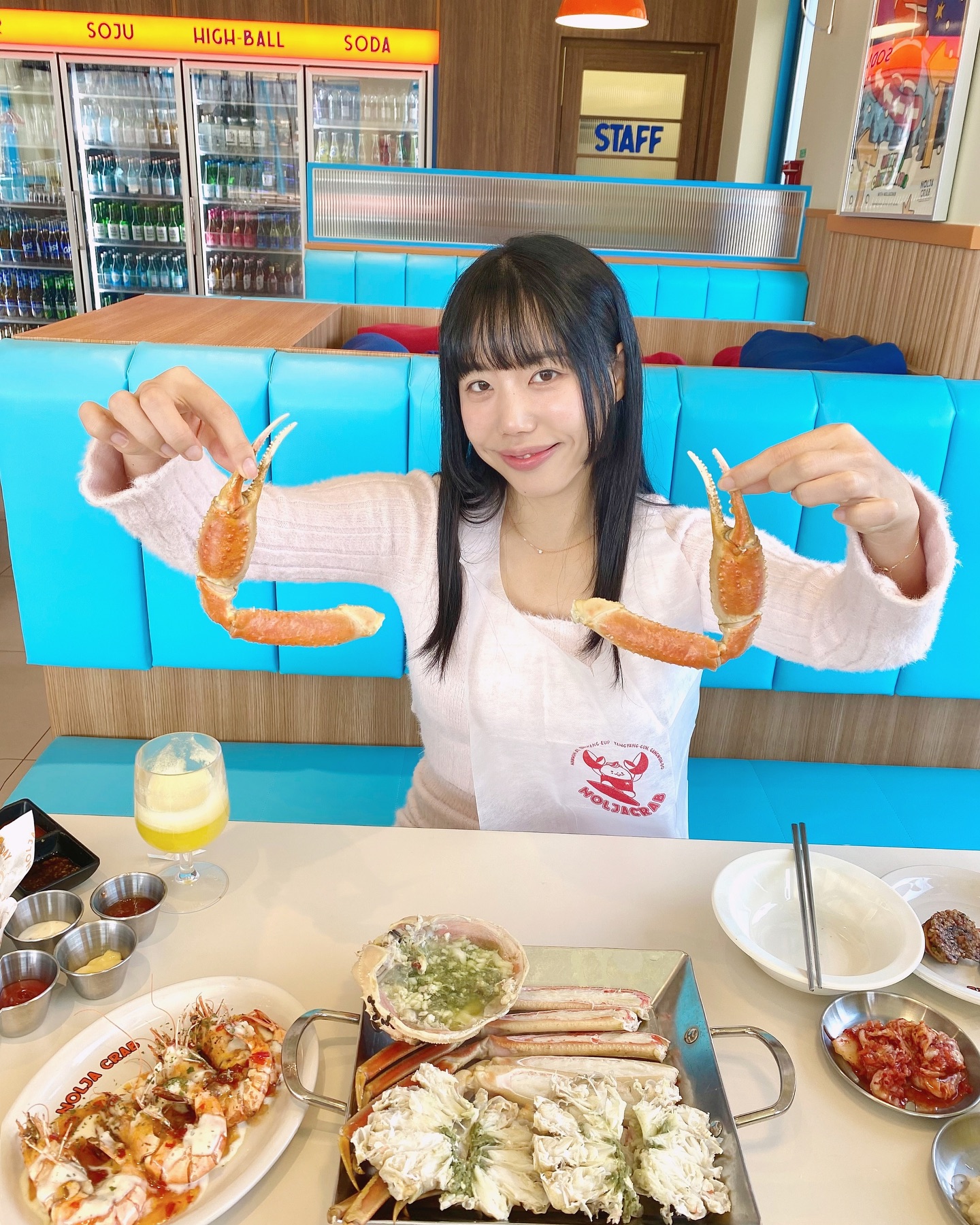 진짜 이번에 강원도 여행에서 먹은거 중에 젤 맛있었던 대게집🦀
noljacrab 너무너무 맛있어서 찐추천 맛집됌💓

커플세트 먹었는데 양이 너무 많아서 배통통 두둘기면서 나왔어요!

🦀놀자대게본점
강원 양양군 손양면 선사유적로 650
코기pick
커플대게세트 209,000원
(러시아대게1마리+왕새우구이+광어회+볶음밥+홍게라면)
✨heeah_travel 님 인스타보고 가서 오징어순대 서비스💕

진짜 너무 맛있어서 음식점 후기 잘 안만기는데 남겨요😏
대게집인데 힙하고 매장이 이쁘기까지 해서 사진도 맛집입니다!

양양여행 계획중이면 #놀자대게본점 추천드려요!

#양양 #양양대게맛집 #양양맛집 #놀자대게 #코기_맛집 #강원도여행