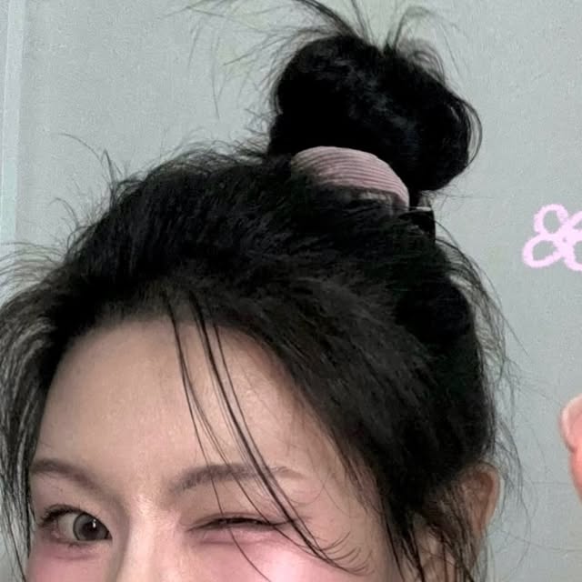 박지유🍒 on Instagram: "#광고 @2an_official 🎀 For Light & Bright ⋰˚☆ 🎀 정원의 흩날리는 꽃잎처럼 화사한 감성을 담은 #투에이엔 𝐵𝑙𝑜𝑜𝑚𝑖𝑛𝑔 𝐺𝑎𝑟𝑑𝑒𝑛 호불호 없
