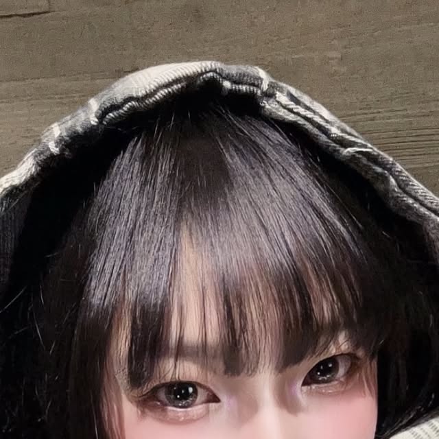 쎄리 on Instagram: "#광고 #VIVABROWN 🖤미스티 플레이드 후드 오버핏 긴팔 체크 셔츠 블랙🖤 꾸안꾸 꾸꾸꾸의 필수템 ‼️ 셔츠를 자주 안입는 저에게도 애착셔츠가....🤍 가볍게 걸쳐입으