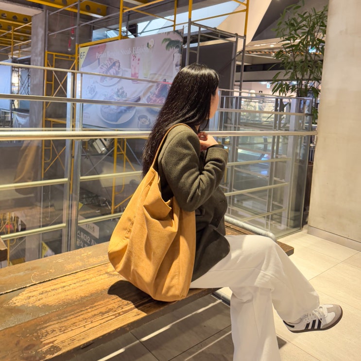 가을, 겨울 데일리 숄더백 추천 오뮤에 스웨이드백 보부상 여성가방