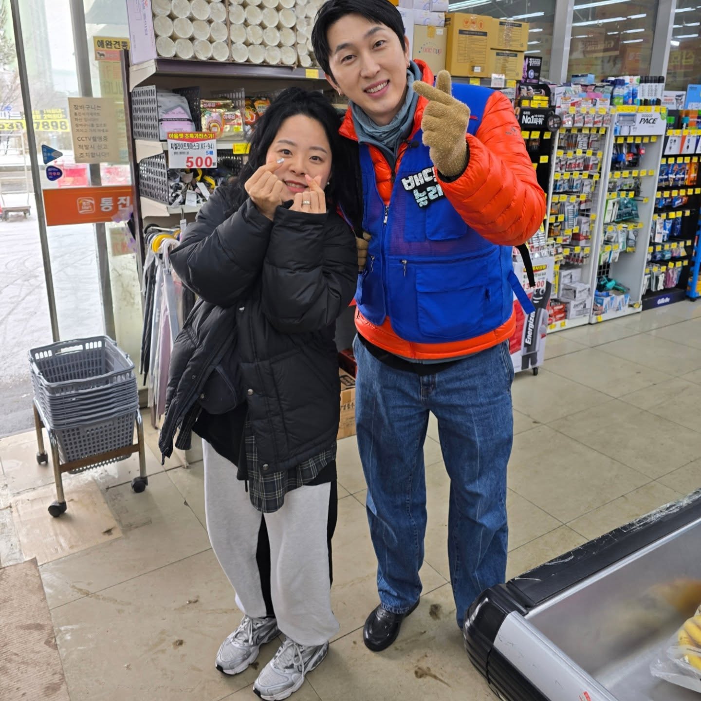 꺅! 

우연히 도련님 퇴원길에 들린
마트에서 만난 슬리피님😆

너무 친절하시고, 스윗하셔~
( 나, 너무 아줌마같네... )

#연예인 #슬리피 #감사합니다 #김포통진 #멋있다 #기분좋은날 #데이트 #남편이찍어줌 #지아서아 #좋겠다