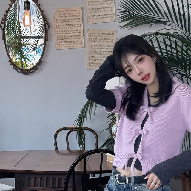 나현 on Instagram: "#광고 #협찬 💥스탠다드 에러💥 워시드 빈티지 캣워싱 와이드 데님팬츠 빈티지옐로우 🍎허리부터 밑단까지 자연스럽게 떨어지는 와이드한 핏의 데님 팬츠 🍏내구