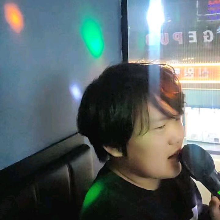 일주일동안 고생한 울 아들위한 시간 
꼬기먹고  코노가서 노래뽑고 인형뽑기^^