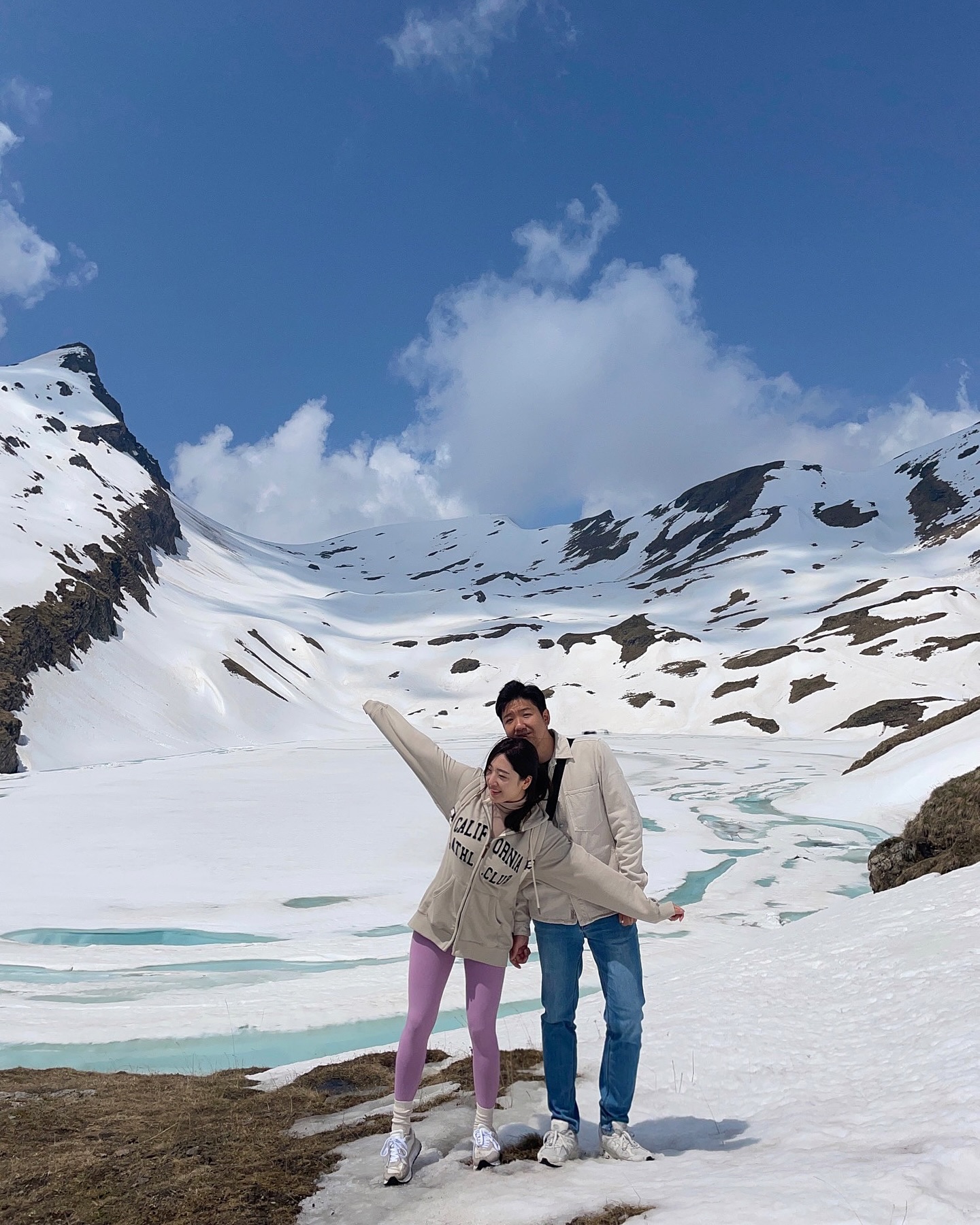 #바흐알프제 호수 보려고 
2시간 설산🗻등산한 보람 한가득❄️
#피르스트 가시면 바흐알프제 필수코스📍

#스위스 #스위스여행 #그린델발트 #융프라우 #인터라켄 #취리히 #유럽 #유럽여행 #럽스타그램 #부부스타그램