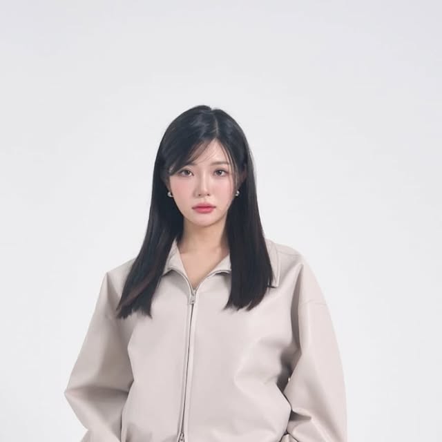 김오후 ᴋɪᴍᴏʜʜᴜ on Instagram: "봄이야~.~ 봄이쟈나🌺
봄맞이 새 옷 장만 어땨 @vivabrown_official
.
.
.
.
.
.
#제품협찬"