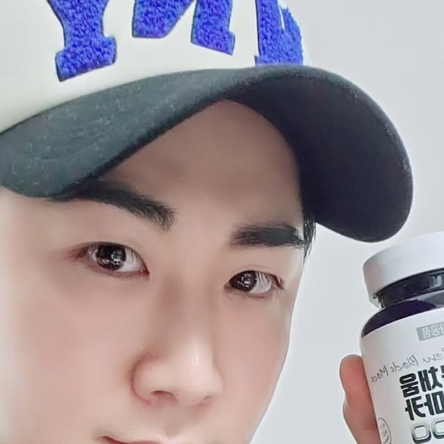 최보석 on Instagram: "#광고
.
.
.
#내몸채움 #블랙마카 2200

블랙마카 2,200mg 고함량 💯 💯 

몸에 좋은 흑마늘/ 야관문/ L-아르기닌 등

좋은 부원료 다수 들어있어 활력 폭발‼️ 

🔥 🔥 🔥 🔥 💪 💪 💪 💪 

하루 4정으로 간편한 남성 활력 루틴 👏🏻 👏🏻 

요즘 출근전 2알 운동전 2알 꾸준하게 

먹고있는데 힘도 나고 좋네요 😝 👍🏻 👍🏻 

더운 날씨 힘들고 체력 떨어지신 

분들께 추천드립니다 🤗 

#협찬 #내몸채움 #내몸채움블랙마카 #내몸채움블랙마카2200 #퓨어헬스케어
#내몸가벼움 #내몸가벼움다이어트환 
#다이어트 #다이어트환 #협찬광고 #광고협찬"