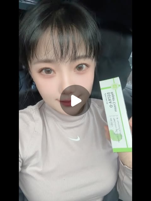 클로이🫶 on Instagram: "#협찬🧴 이지트라 
고함량 EGF 트라넥삼산 재생크림

요즘 피부가 예민해서 재생크림 찾다가 
성분 보고 바로 픽한 제품이에요💚
26년 기술력 + 20년 연구경력 콜라보라 그런지 
확실히 사용감이 다르고 믿음 가더라구요! 

✅장벽 회복·기미·멜라닌·진정까지 한 번에 케어
✅EGF 5ppm — 시중 평균 대비 50배
✅트라넥삼산 & 나이아신아마이드 20,000ppm 
✅정제수 0, 병풀잎수 660,000ppm 
✔️ 판테놀 30,000ppm — 장벽 강화
✔️ 메이크업 전에도 가능한 흡수력
✔️ EWG 그린 등급 + 식약처 기능성 인증 등등등 

오늘도 밀크푸딩 피부를 꿈꾸며🙏

#이지트라 #EGF재생크림 #트라넥삼산 #병풀크림"