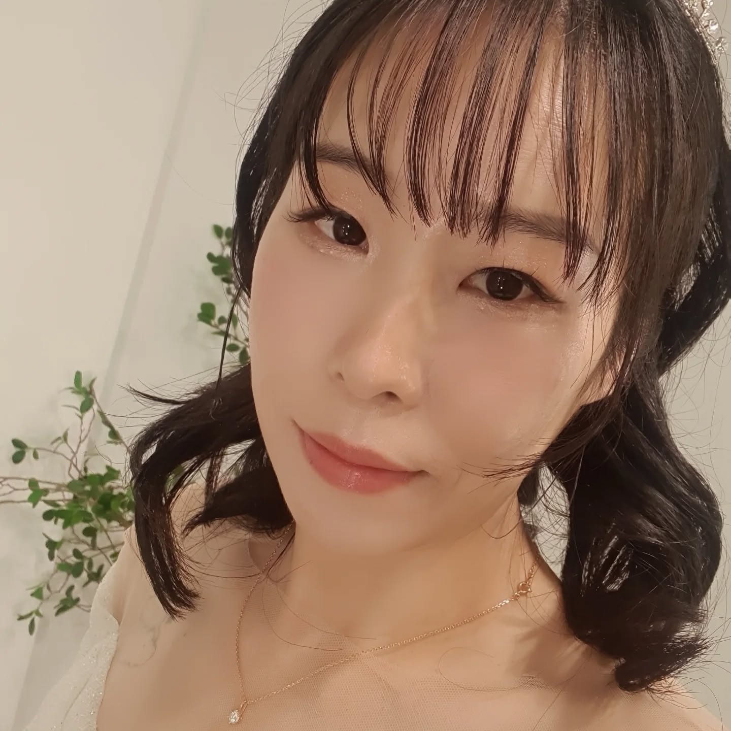 처음 해 본 메이크업, 입어만 본 드레스 🙄
앱도 한몫해서 사실 양심에 찔림
