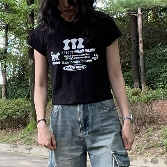 Jamy 정희 #ootd ❤️‍🔥 on Instagram: "#광고 요즘 완전 애정하는 #스탠다드에러의 87-STAN039 캣샌드 워싱 와이드 카고 데님팬츠!👖🧡 왕포켓 디자인이 일단 너무 귀엽고 실제로 급할 때 사용할