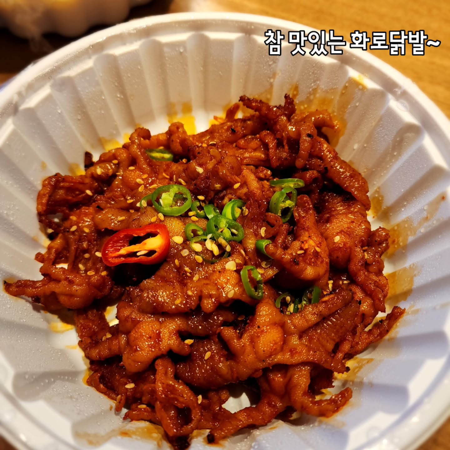#첫줄_연휴가끝났다

길고 긴~ 연휴가 끝났다!!
마무리는 혼술로~ 크~
내 최애 안주들이 모여있구만~?
내일 회식을 위해  참아야한다...