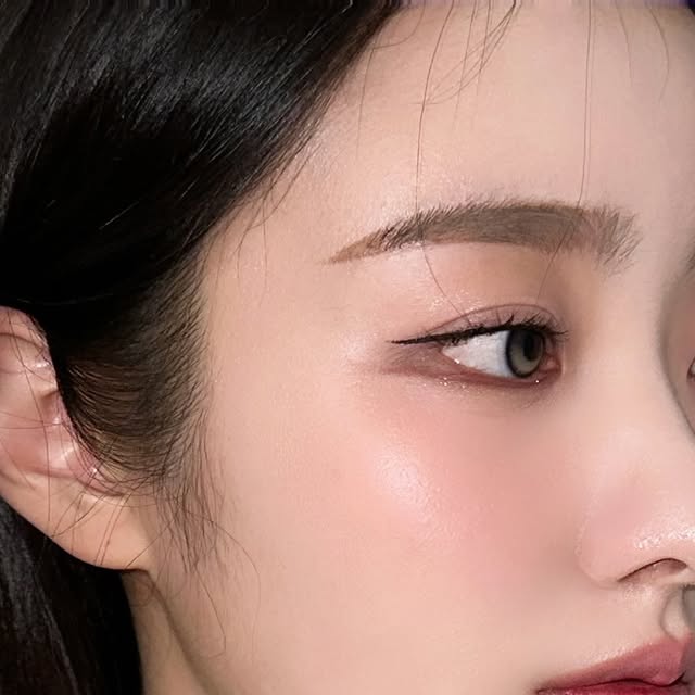 @hye_ussir on Instagram: "#광고 
6월 올영세일 추천템
@2an_official 

🎨 Better Me Eye Palette
펄 + 매트 + 음영까지 하나로 구성돼 있어서
눈화장 전부 이 하나로 완성 가능해요!
자연스러운 그윽함부터 은은한 포인트까지 전부 데일리 메이크업에 딱이에옹

🍑 Dual Cheek
2가지 컬러가 하나에 담겨 있어서 톤 조절도 쉽고 단독으로도, 섞어서도 다양하게 연출 가능해요!
입자도 부드럽고 밀착력도 좋아서 시간 지나도 뭉침 없이 뽀용하게 유지돼요!

💄 Pocket Cotton Blurring Stick
블러셔와 립을 동시에 사용할 수 있는 멀티템이라
하나만 챙겨도 메이크업 수정 끝!
가방 무게는 줄이고, 활용도는 높인 꿀템이에요
수정 메이크업 자주 하시는 분들께 완전 추천!

지금 바로 올리브영에서 만나요 💗 ˖࣪｡･:*:･ﾟ★,｡･:*:･ﾟ☆

#올영세일 #올영필수템 #올영추천템 #광고 #투에이엔 #블루밍가든 #올영추천 #봄웜 #봄웜라 #듀얼치크 #하이라이터 #2aN"