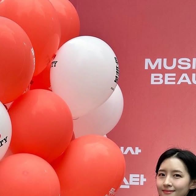 민꽁이 on Instagram: "#광고 @brookesia_official @musinsa_beauty
브루케시아가 무신사 신규 입점과 함께
무신사 뷰티 페스타 팝업을 연다고 해서 방문하고 왔어요~ 

스파츌라 내장이 가능한 시그니처 매트쿠션부터 글로우 쿠션, 립 모이스처 밤도 직접 체험해 볼 수 있답니다!!

브루케시아x무신사 단독 기획세트는 오직 무신사 뷰티에서만 만날 수 있으니 주목‼️
🧡매트 쿠션 + 시그니처 스파츌라 기획 세트
정상가 : 36,900원 ➡️ 22,140원 (40% 할인)

📌팝업 일정 : 5/16(금)~18(일)
📍장소 : 무신사 스케어 성수4 (서울 성동구 성수이로20길 12 1층)

#브루케시아 #brookesia #무신사 #무신사뷰티 #무신사뷰티페스타 #뮤뷰페 #성수팝업"