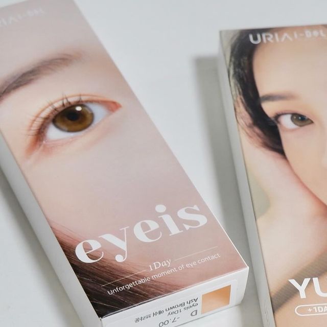 OH옹 ᯓ ♡ ꙳. on Instagram‎: "#광고 #아이돌렌즈 👀 .•♥

퀭 하고 생기 없는 눈, 아이돌렌즈로 촉촉 생기 충전 .•♥
이번에 고른 내 렌즈 진짜 맘에 들쟈냐 ✮꙳ 𓂃 𓂂𓏸

🫧 유리알 물빛 그레이 6m - 12m.•♥
직경 12.8mm / water 38%
맑은 물에 푸른빛 물감이 한 방울 떨어진 듯
깨끗하면서도 청아한 무드가 돋보이는 물빛그레이⋆⑅˚₊ 
그레이 베이스와 블루 컬러가 더해져
특별한 분위기를 발산해요 🪄◝✩

🫧 유리알 얼 그레이 1Day ➳♡゛
직경 13.2mm / water 43%
맑고 투명하게 빛나는 시그니처 시리즈˚₊✩‧₊
분위기 있는 눈빛을 표현해주는 유리알 얼그레이⋆.˚ ᡣ𐭩 .𖥔˚
섬세한 포커싱과 함께 차오르는 맑은 발색을 경험해보세요

🫧 아이즈 애쉬 브라운 1Day ໒꒱⋆ﾟ
직경 13.0mm / 48%
애쉬빛 라이트 링이 자연스럽게 홍채를 감싸며,
눈을 깊이있게 빛나게 해주고 섬세한 미세망점ᕷ₊·ᩚ.ᐟ.ᐟ
표현으로 정교하면서 내추럴한 눈빛을 표현해요 
높은 수분감으로 촉촉한 착용감을 느껴보세요━ ✩・*。
 
@idollens.kr #아이돌렌즈 #유리알 #아이즈
#렌즈추천 #유리알원데이 #아이즈원데이

🏷️ 구입  idollens.kr ‧₊˚♡"‎