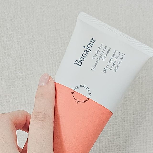 수지니 | 일상 • 웨딩 • 자기계발 on Instagram: "#광고#보나쥬르#진저아쿠아릴리프@bonajour_official 저 완전 민감성이라 순한 제품만 찾는데, 최근에 사용해본 보나쥬르 진저 아쿠아 릴리프 3종